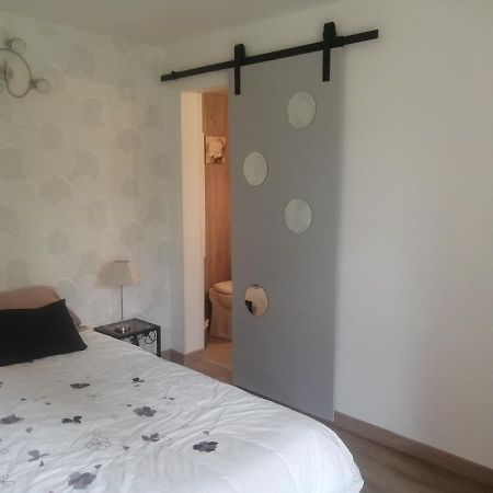 Le Petit Nid Hotell Égletons Exteriör bild