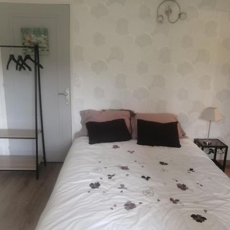 Le Petit Nid Hotell Égletons Exteriör bild