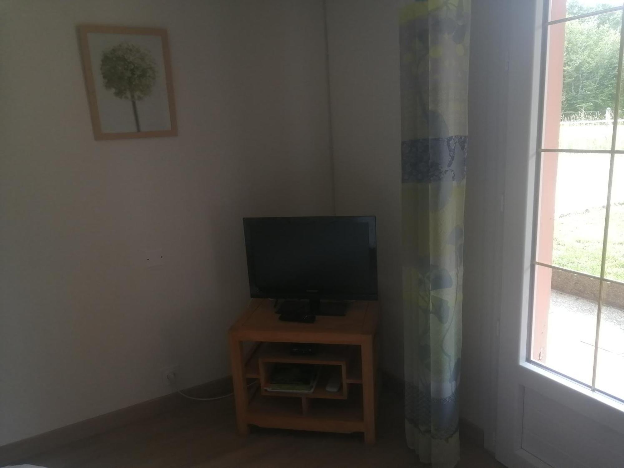 Le Petit Nid Hotell Égletons Exteriör bild