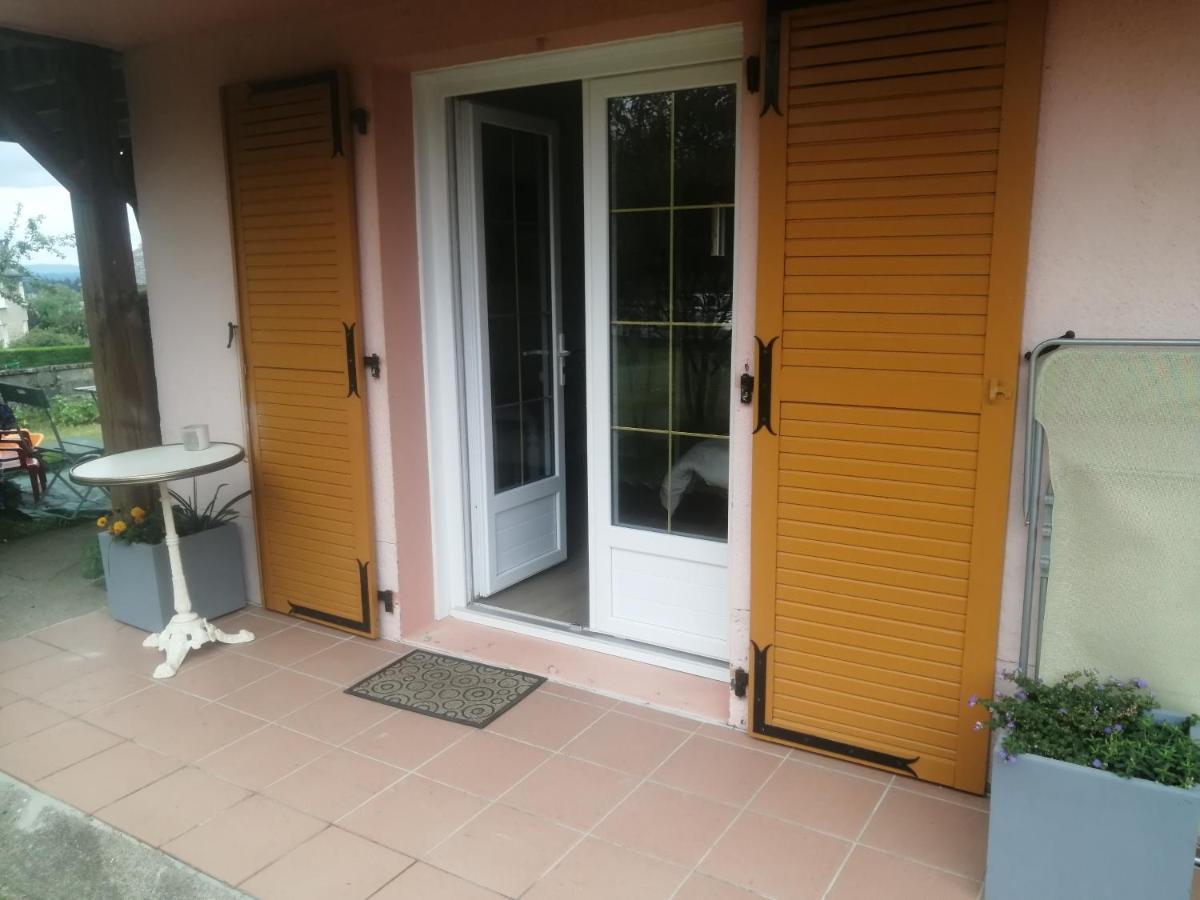 Le Petit Nid Hotell Égletons Exteriör bild