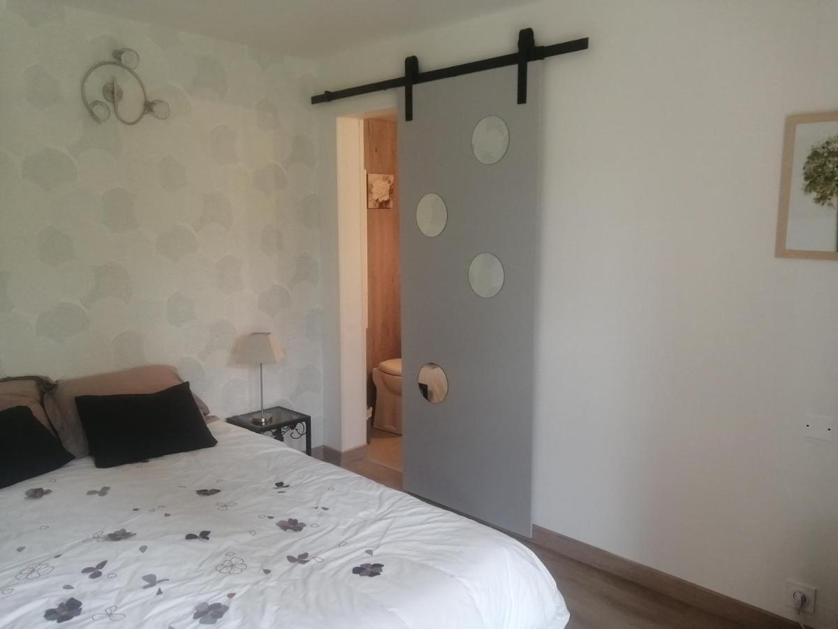 Le Petit Nid Hotell Égletons Exteriör bild