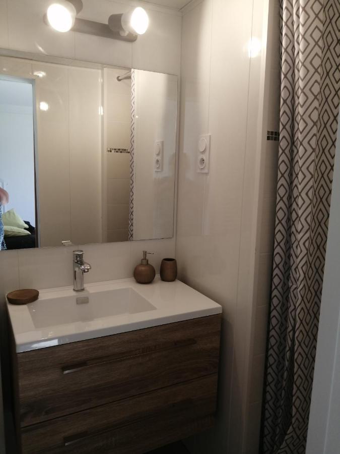Le Petit Nid Hotell Égletons Exteriör bild